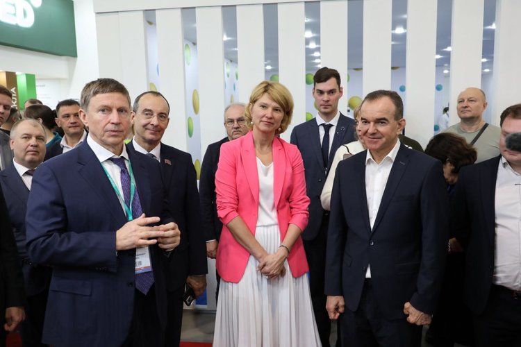 Глава МСХ РФ и губернатор Краснодарского края посетили выставку «ЮГАГРО-2025»