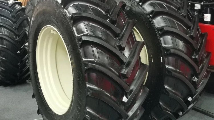 Индия готова поставлять в Россию современные тракторы - фото