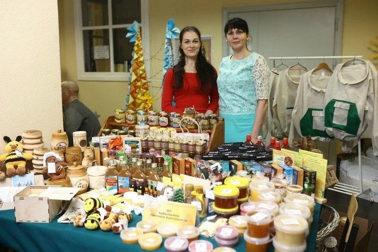 Чем хорош мёд костромского разнотравья, рассказали на Межрегиональном форуме пчеловодов в Костромской ГСХА - фото