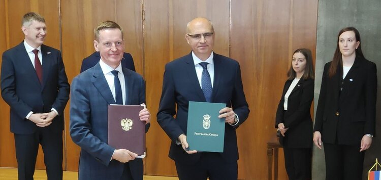 Россия и Сербия подписали меморандум о безопасном применении пестицидов и агрохимикатов и поставках вина - фото