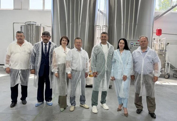 В Алтайском крае запустили новый завод по переработке мёда - фото