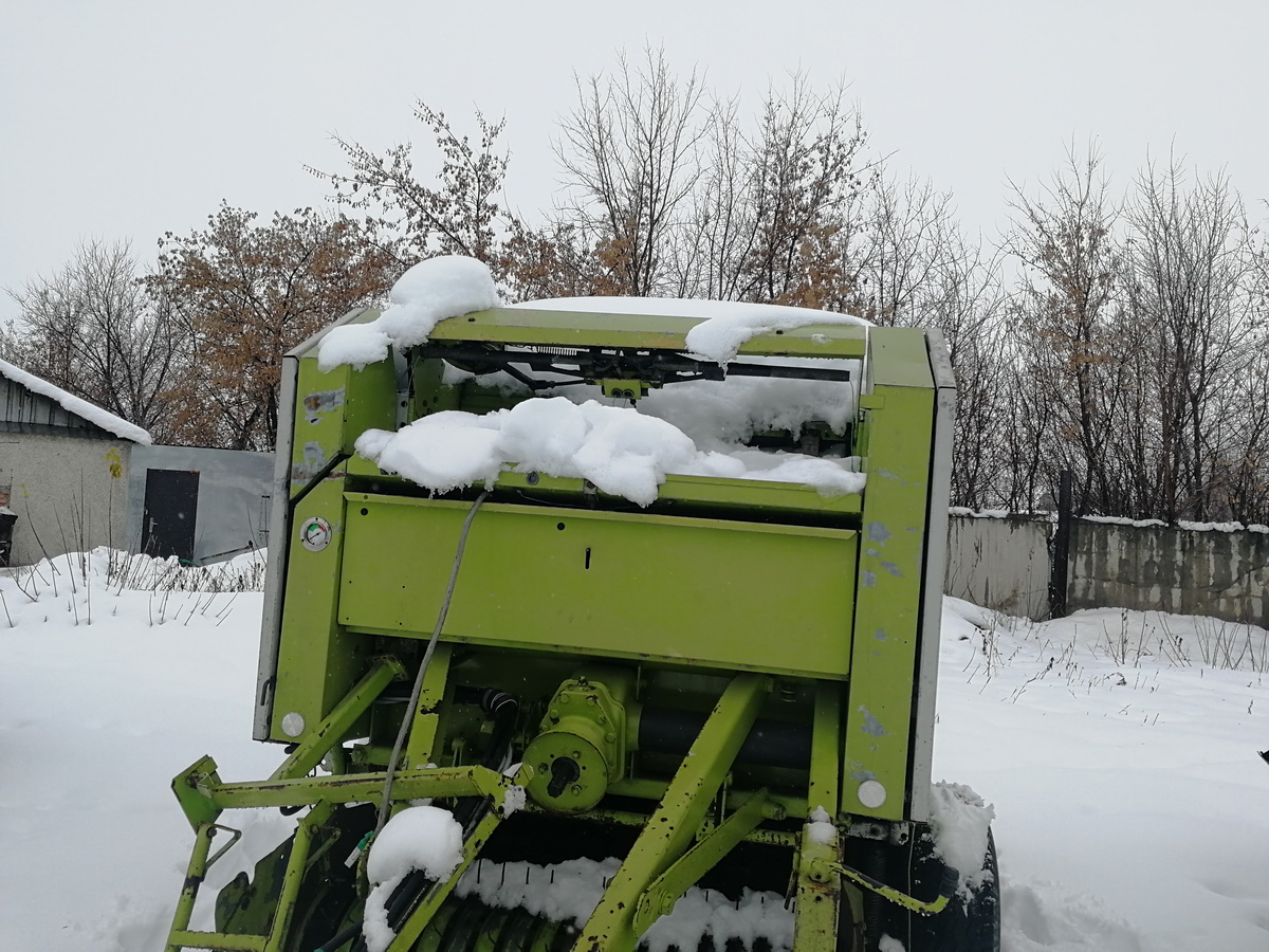 Пресс подборщик кемеровской области. Подборщик CLAAS 300. Пресс подборщик на мотоблок. Предохранитель вязалки пресса Клаас 44.