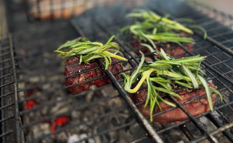 На сколько дорожает мясо для майских шашлыков 2024 и растет спрос