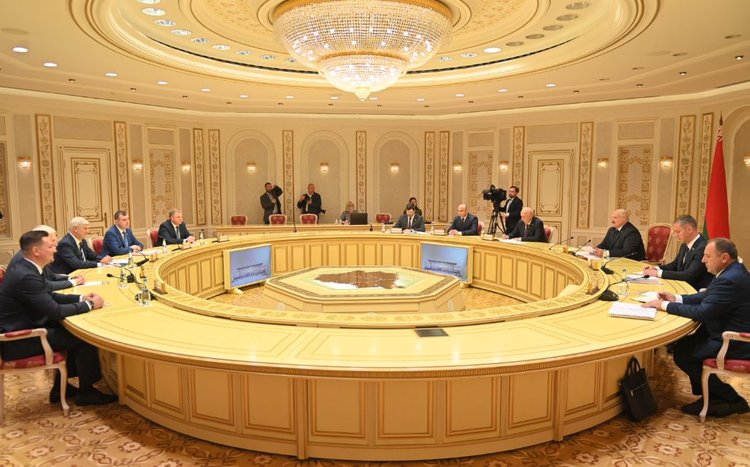 Семеноводство и агросотрудничество обсудил глава Воронежской области с Президентом Беларуси Александром Лукашенко 