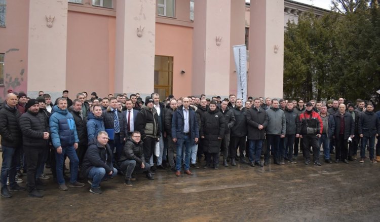На форуме по автопилотированию сельхозтехники обсудили гидравлические и электрический автопилоты для тракторов