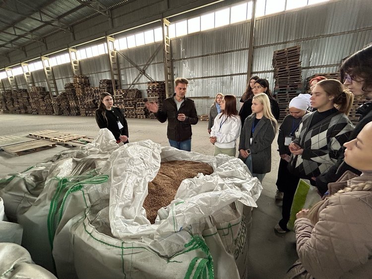 Студенты‑селекционеры Тимирязевки успешно прошли конкурсный отбор на интенсив в «Осенней академии» ведущего агрохолдинга ЭкоНива