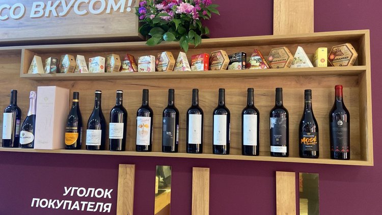 С начала 2025 года краснодарские виноделы выпустили свыше 200 миллионов литров вина - фото