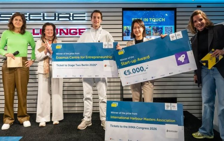 Порошок вытягивает из почвы нитраты и превращает их в удобрения медленного высвобождения