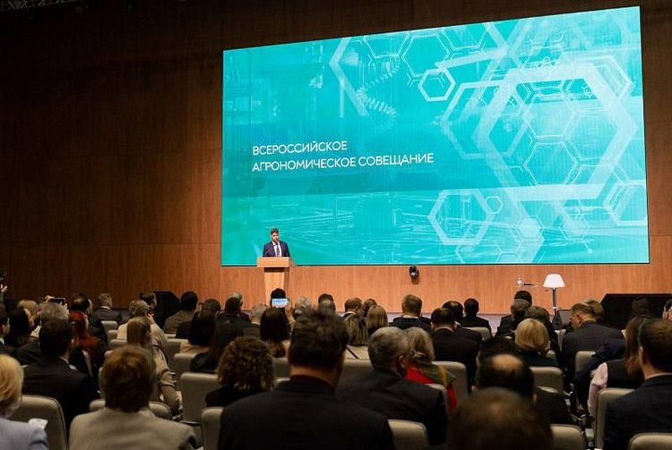 Семеноводческие зоны Ростовской области получили высокую оценку на Всероссийском агрономическом совещании в Москве