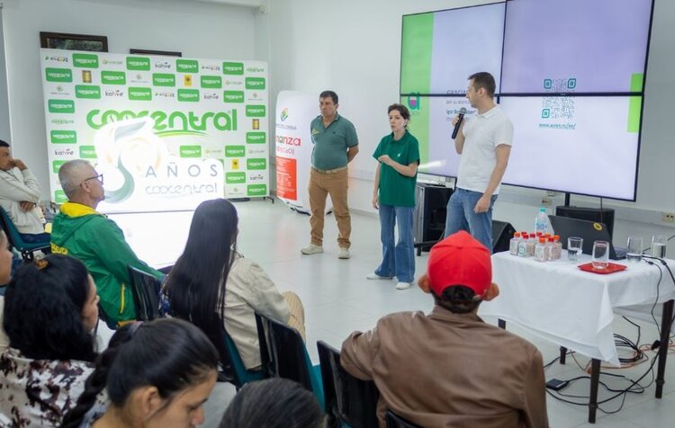 Акрон и кофейный кооператив Coocentral расширяют образовательную программу по агрономии в Колумбии