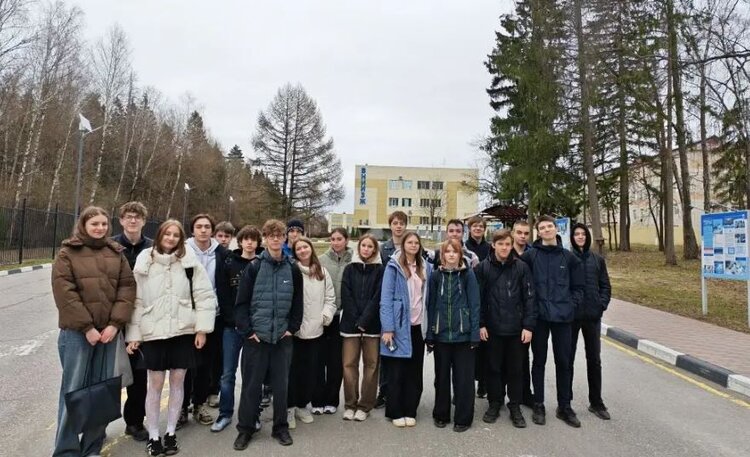 Старшеклассники из научного кружка посетили ФГБУ «ВНИИЗЖ» во Владимире: что узнали ребята - фото