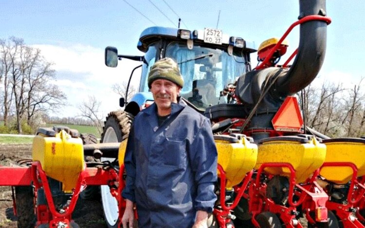 Свыше 2,6 т тонн семян подсолнечника перед посевной проверил на Кубани Россельхозцентр