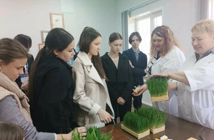 Шаг в аграрную профессию. Гимназисты Тельманово побывали в гостях у Россельхозцентра  - фото