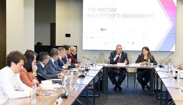 Кадры куются со школьной скамьи: что обсудили на форуме RAEX о будущем российского образования - фото