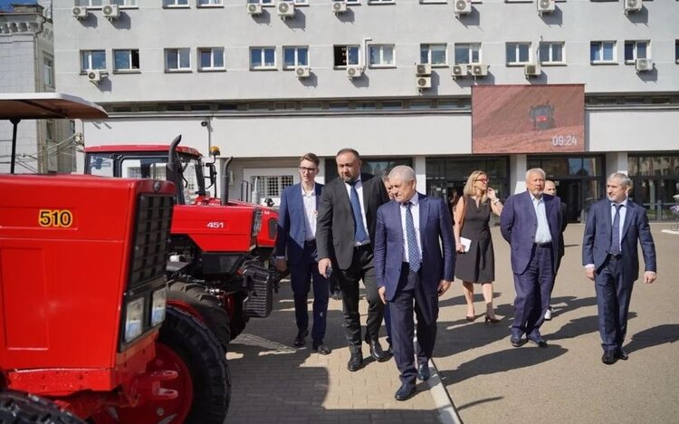 В Дагестане планируют открыть официальный дилерский центр Минского тракторного завода - фото