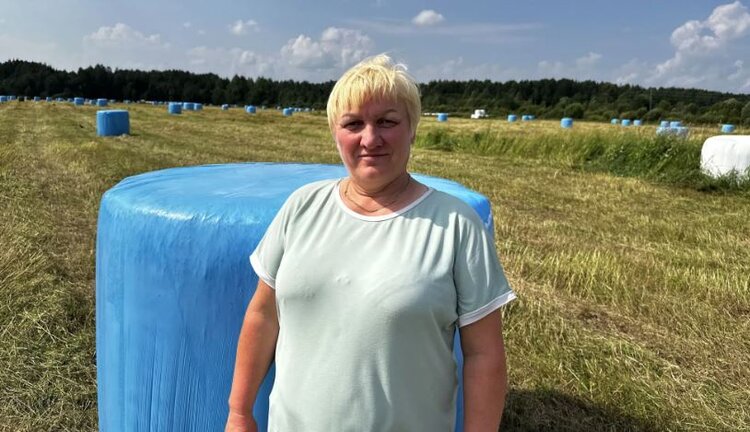Пресс-подборщик работает отлично, а вот робот-дояр засбоил