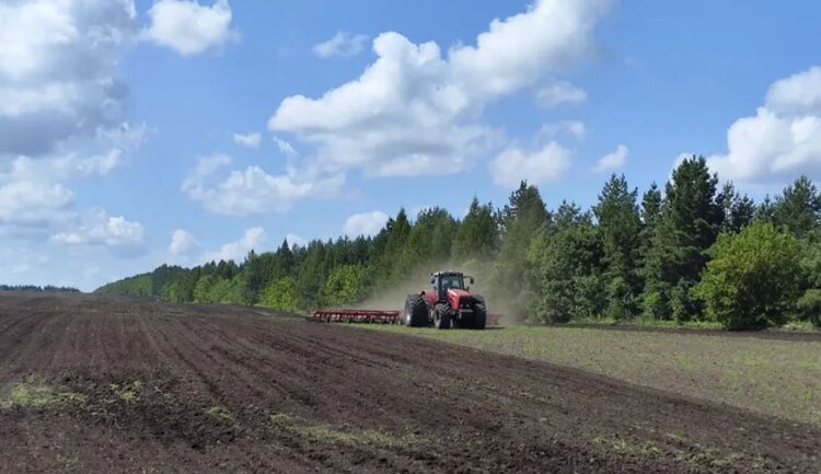 Аграрии Оренбуржья почти выполнили годовой план по закупке сельскохозяйственной техники - фото