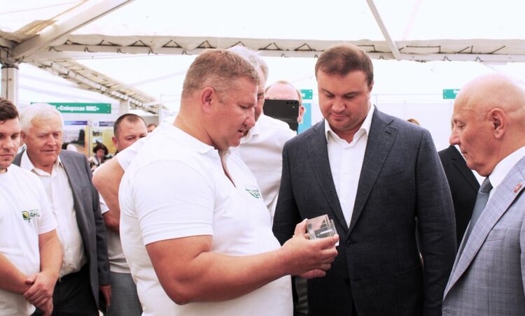 Омский АНЦ представил свои семена и технику на выставке «АгроОмск – 2026»