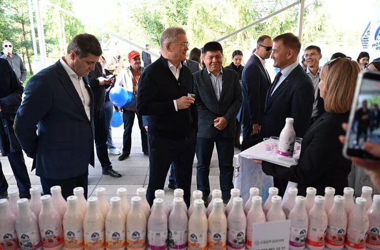 65 тысяч приветственных стаканов молока раздали в Уфе на празднике «Молочная страна»