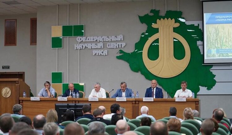 Высев сои в рисовых чеках представили на Дне поля Федерального научного центра риса