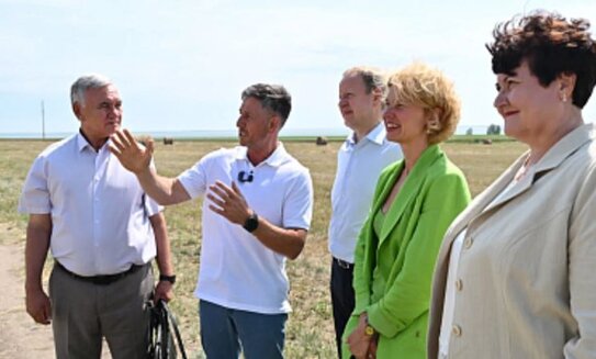 Алтайский фермер показал Оксане Лут свои поля с нулевой обработкой почвы